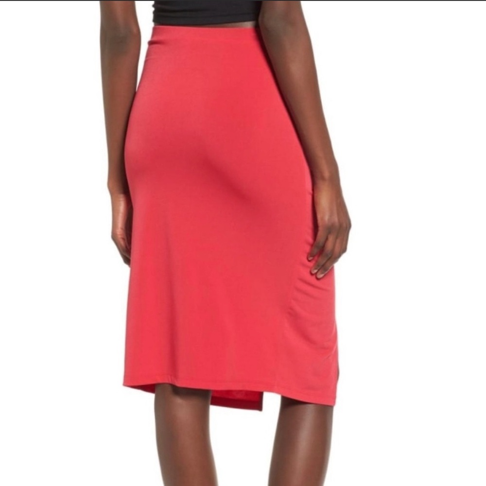Leith Women’s Red Ruffle Ruched Pencil Skirt - Picture 2 of 8
